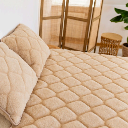 Blanket. Camel wool Enaste, beige